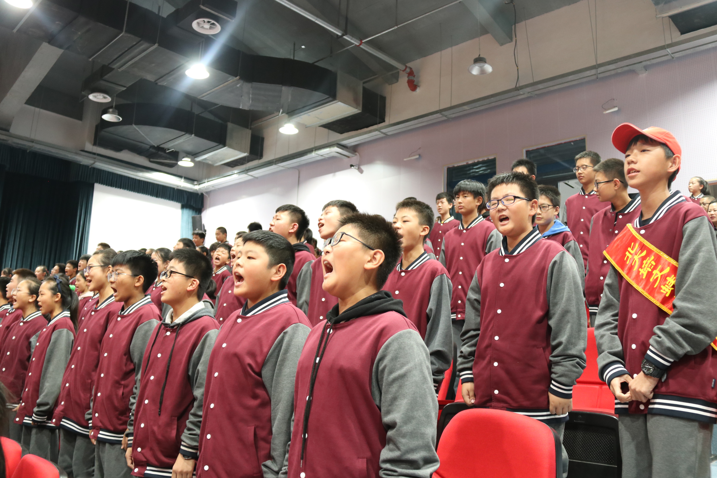 家長與學校向規范要質量，榮譽與誓言共守護伴成長丨北大培文蚌埠實驗學校舉行七年級家長會暨月考表彰大會