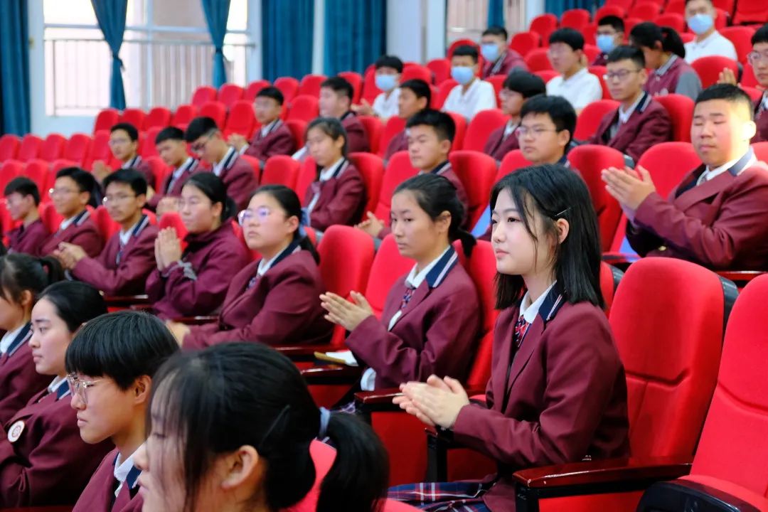 你好，新團員！北大培文蚌埠實驗學校2022年集中示范入團儀式暨十四歲集體生日活動