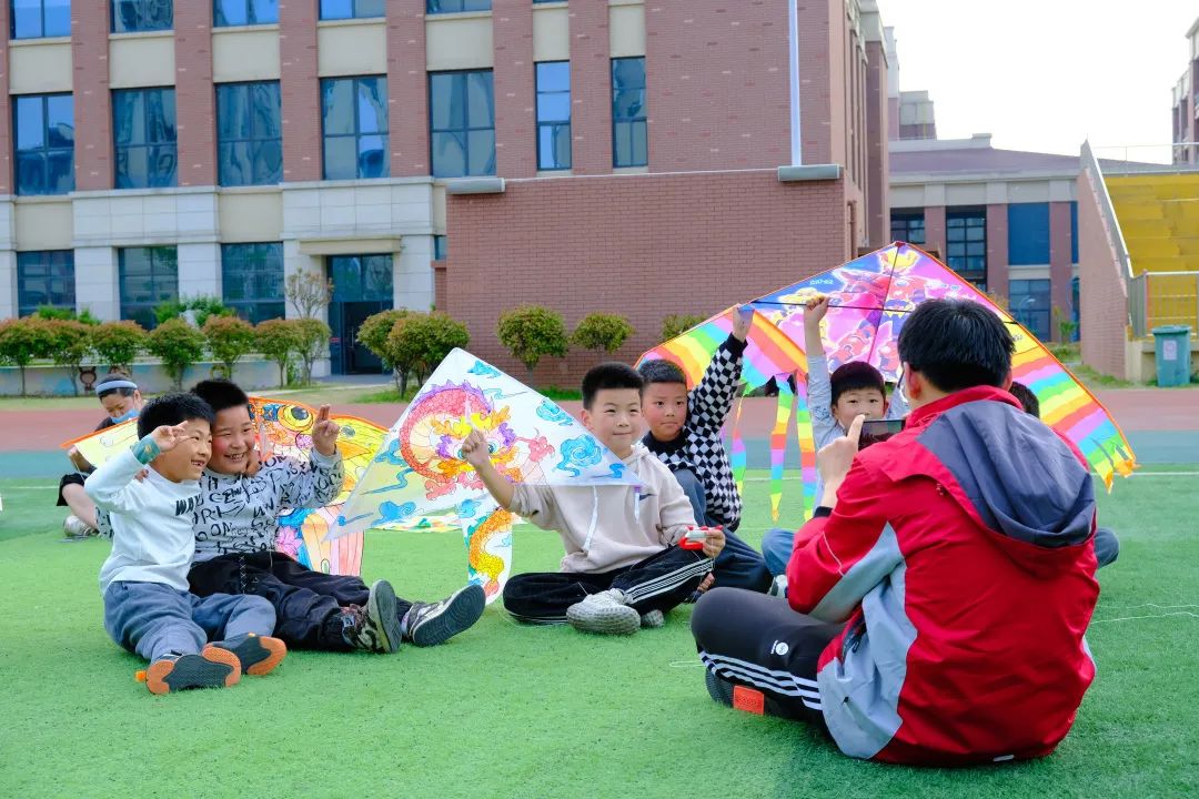 七彩童年，放飛夢想 | 蚌埠博雅培文一年級親子風箏節